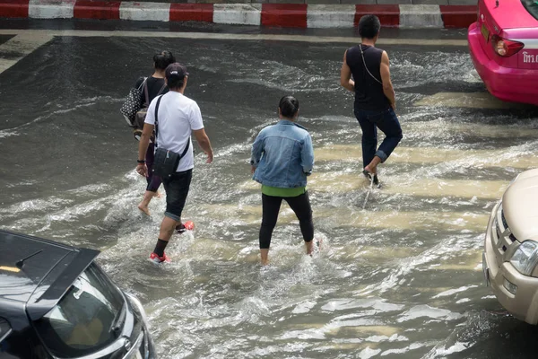 Yağışlı sezon sırasında Bangkok'ta sel