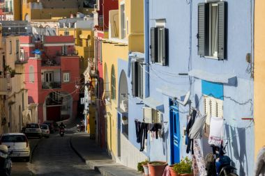 Güzel renkli evler adanın Procida, İtalya. 