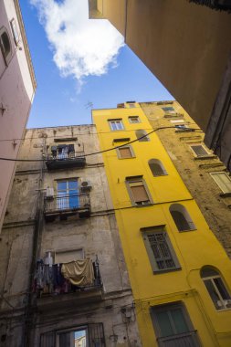 Napoli, İtalya - Januery 4, 2018: Napoli sokak görünümü ve anc