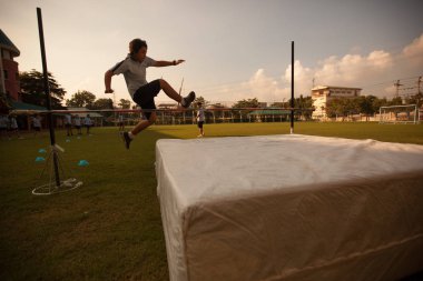 Bangkok, okul çocukları açık bir spor sırasında bir üniversitede
