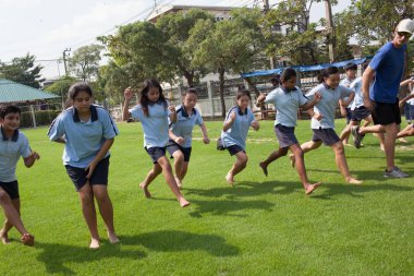 Bangkok, okul çocukları açık bir spor sırasında bir üniversitede