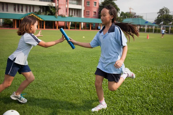 Bir üniversitede Bangkok, okul çocukları açık spor Mahkemesi