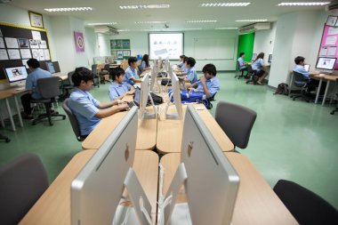Bangkok, bilgisayar sınıfta öğrenciler üniversitede.