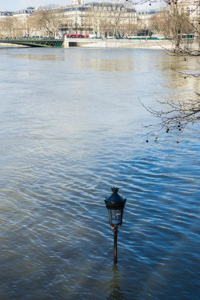 París, Las orillas del Sena están inundadas, el Sena está a 6 metros sobre el nivel . —  Fotos de Stock