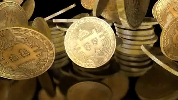 Animace Padajících Mincí Bitcoin Černém Pozadí — Stock video