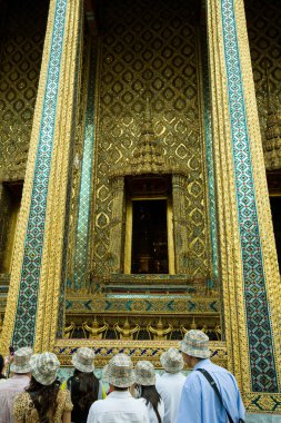 Asya turist bir grup ziyaret Bangkok grand palace
