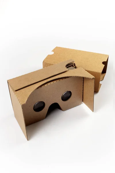 Gafas VR de cartón, aisladas sobre fondo blanco . —  Fotos de Stock