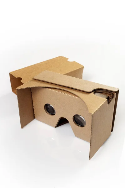 Gafas VR de cartón, aisladas sobre fondo blanco . —  Fotos de Stock