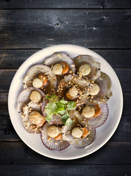 Tajska kuchnia, owoce morza z pikantnym sosem — Zdjęcie stockowe