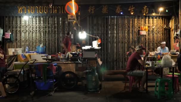 Bangkok Thailand November 2019 Outdoor Night Restaurant Bustling Chinatown District — Stock Video