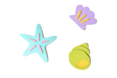 Deniz ve deniz yıldızı kağıt beyaz zemin üzerine - izole kesmek