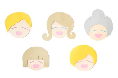 Aile izole beyaz zemin üzerine - kesilmiş kağıt yüzler