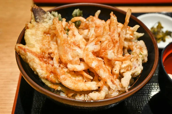 Біла креветка з рисом - традиційна страва в Тоямі (Японія). — стокове фото