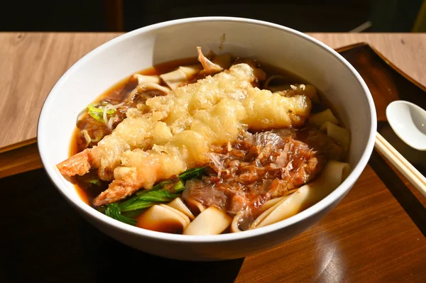 Kavanozda Tempura Ramen, Japon yemeği.
