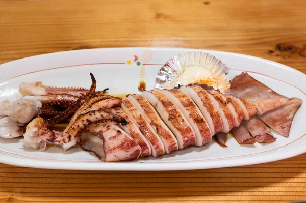 Gegrillter Tintenfisch mit Mayonnaise, Japan — Stockfoto