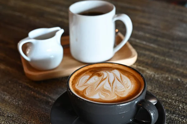 Latte Koffie Donker Houten Tafel — Stockfoto