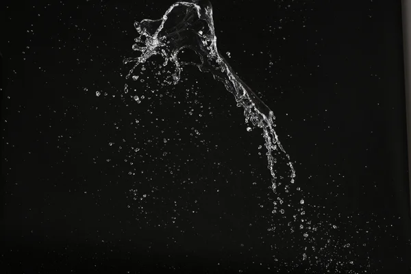 Wate splash med bubblor i rymden. Närbild. Svart bakgrund — Stockfoto