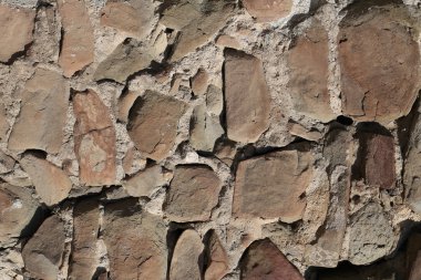 Çimento ile eski taş duvar