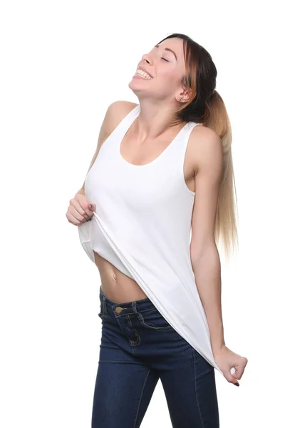 Chica tirando de su camisa. De cerca. Fondo blanco — Foto de Stock