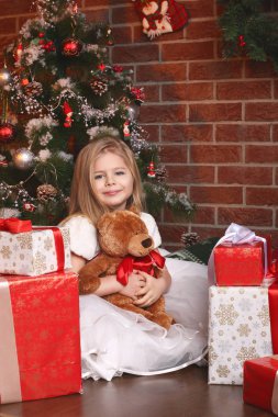 Noel oyuncak bebekle