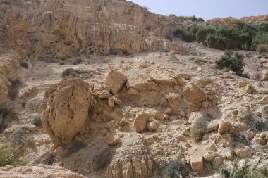 İsrail'de büyük taşlar ve dağlar