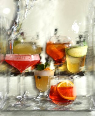 Çeşitli içecekler. Yakın çekim