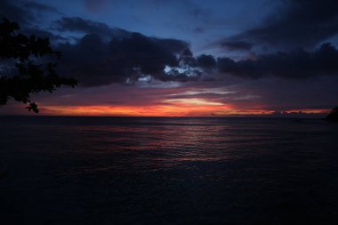 Günbatımı ve bulutlar Boracay