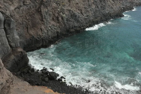 Rotsen en de Oceaan in Canarische eilanden — Stockfoto
