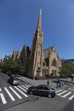 St. Patrick Katedrali mavi gökyüzü arka plan üzerinde