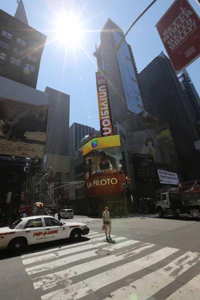 ニューヨークと明るく太陽の高層ビル — ストック写真
