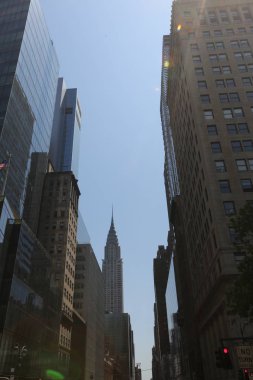 Gökdelenler ve mavi gökyüzü. Amerika, New York City - 7 Mayıs 2017