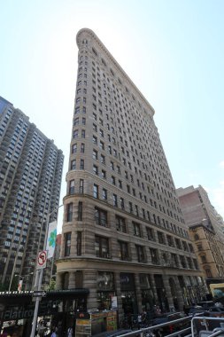 Mavi gökyüzü arka plan üzerinde Flatiron Binası. Amerika, New York City - 10 Mayıs 2017