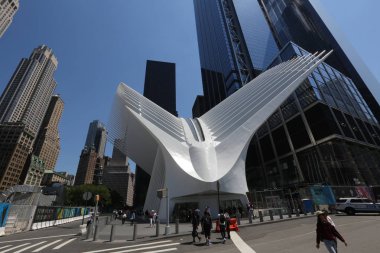 Westfield Dünya Ticaret Merkezi ve insanlar. Amerika, New York City - 12 Mayıs 2017