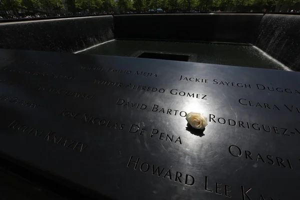 9 11 の記念の噴水。アメリカ、ニューヨーク市 - 2017 年 5 月 12 日 — ストック写真