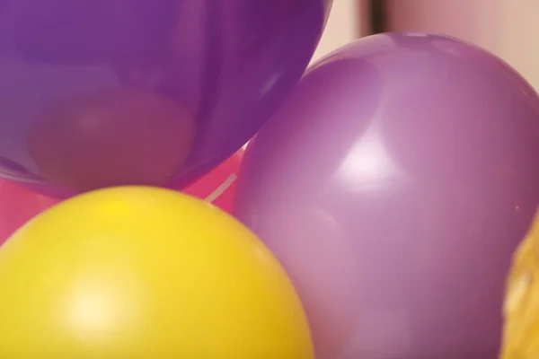 Yellow and purple balloons. Selective focus. Close up — Stock Photo, Image