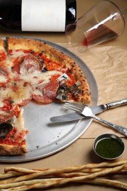 parayla doldurulmuş makarna