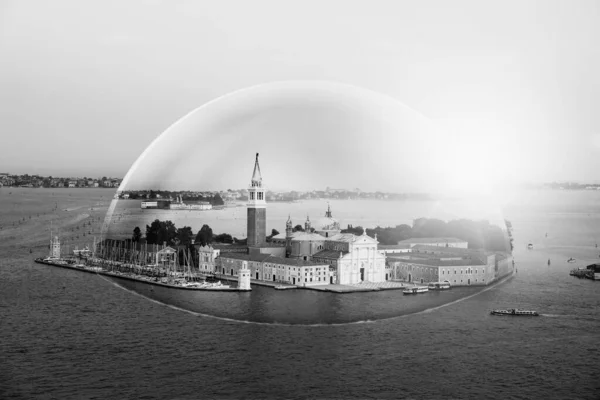 Italy, Venice - 2020. Grand Canal with gondolas. View of the island of Giudecca under the dome. — Stock Photo, Image