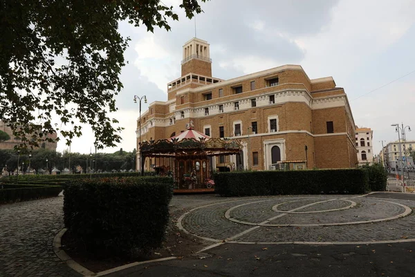 Rome, Italy - 2020. Italian square with carousel without people. — Stock Photo, Image