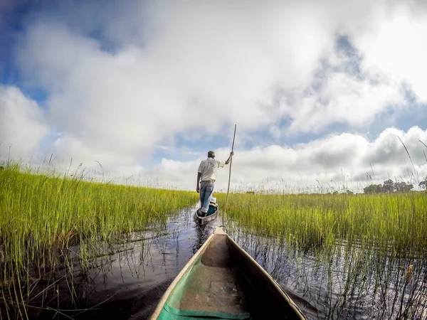 Mokoro canoe trip on the Okavango delta. — Stock Photo, Image