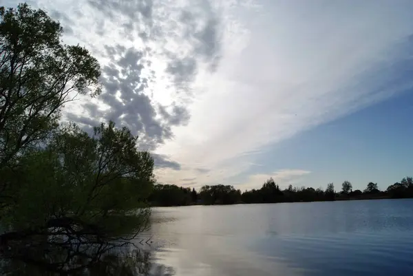 Η λίμνη του χωριού Ilinskoe. Περιφέρεια Τβερ. Ρωσία — Φωτογραφία Αρχείου