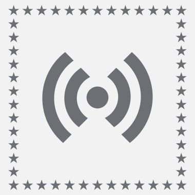 Gri arka plan üzerinde izole trendy düz stil simgesinde WiFi.