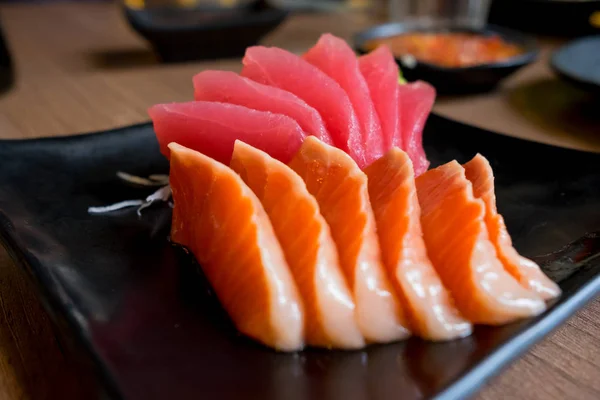 Sashimi peixe cru comida japonesa. (Foco seletivo ) Imagem De Stock