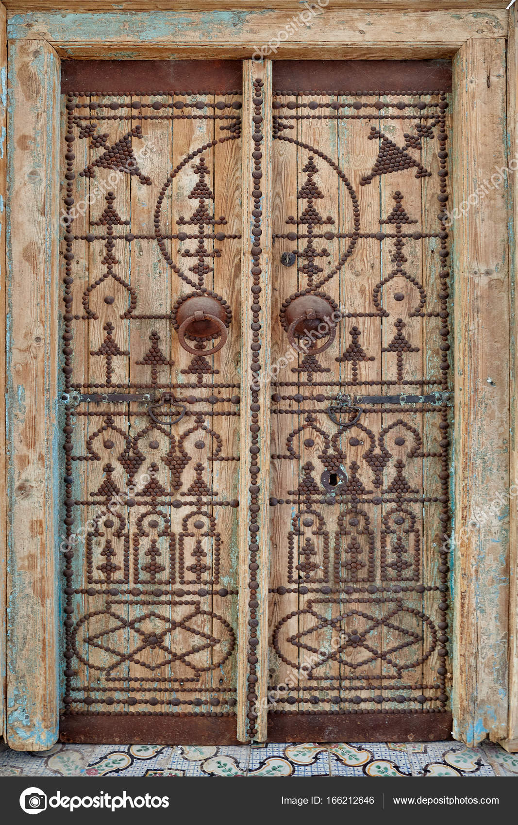 The ancient door in Arabic style. — Stock Photo © accentp.mail.ru