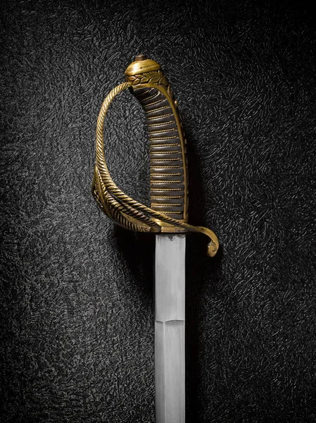 En forntida sabel med vackert handtag. — Stockfoto