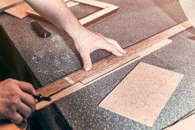 Birleştiriciyi cam ürün yapar.