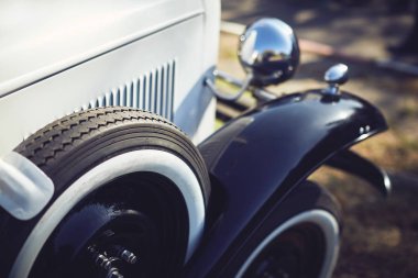 Retro arabanın ön kanat.