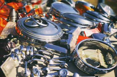 Bir küme yedek parça.