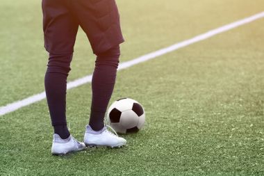 Kaleci futbol takımı ile bir futbol topu.