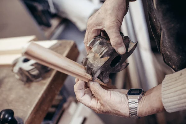 Carpenter je rámce. — Stock fotografie