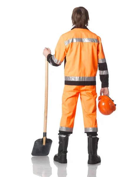 Construtor profissional ou trabalhador rodoviário com capacete nas mãos e sua — Fotografia de Stock